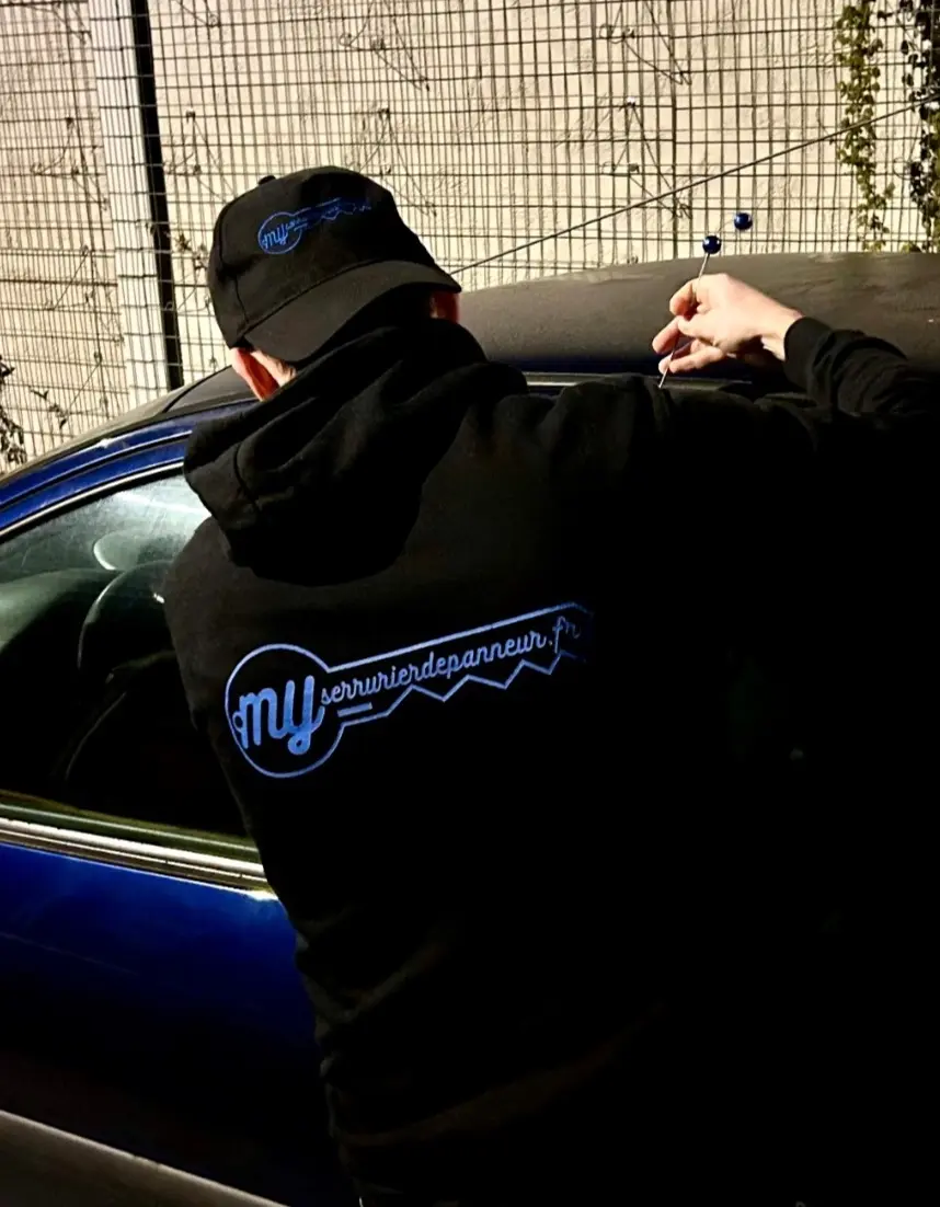 Maxime VAN WASSENHOVE en intervention ouverture de véhicule de nuit à Valenciennes