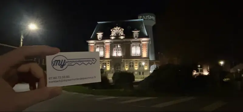 Mairie de Raismes de nuit et carte de visite My Serrurier Depanneur